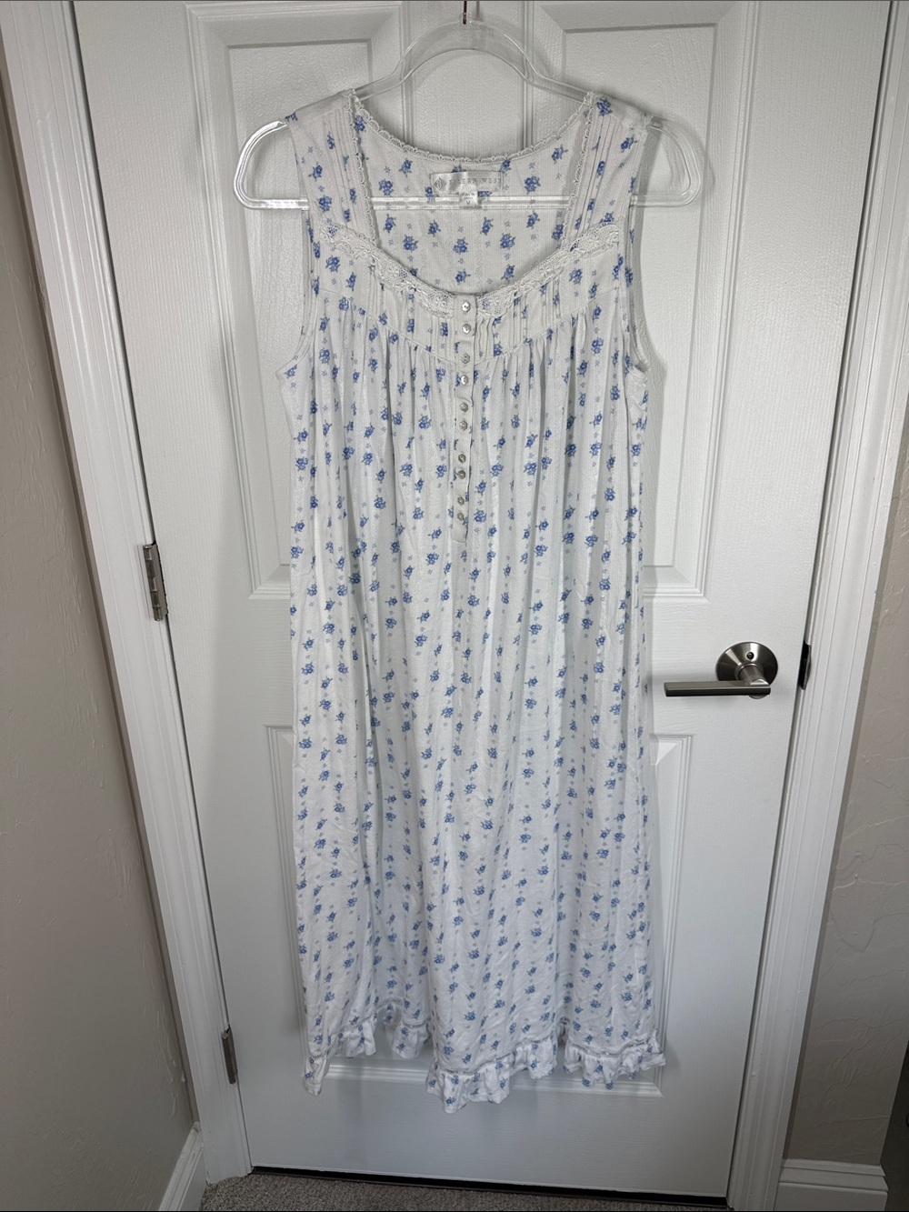 Eileen west white and blue floral sleeveless nightgown cottage core size medium